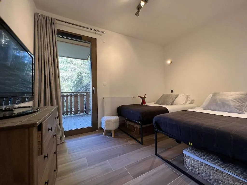 Les Freinets: Alpine Retreat with Optional Multipass Apartment Chatel