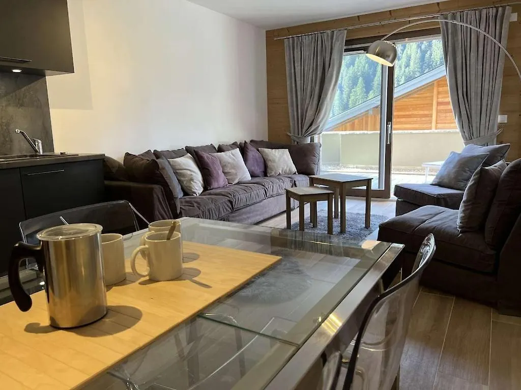 Les Freinets: Alpine Retreat with Optional Multipass Apartment Chatel
